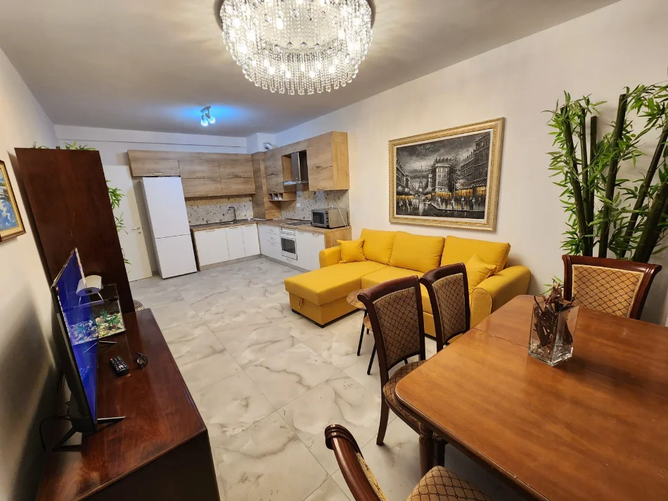 Tirane, jepet me qera apartament 2+1+Ballkon+parkim-Kati 7, 95 m² 450 mije leke