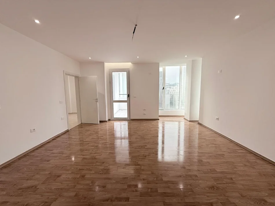 Tirane, shitet apartament 2+1+Ballkon Kati 8, 174 m² 400.000 € (Rruga e Elbasanit)