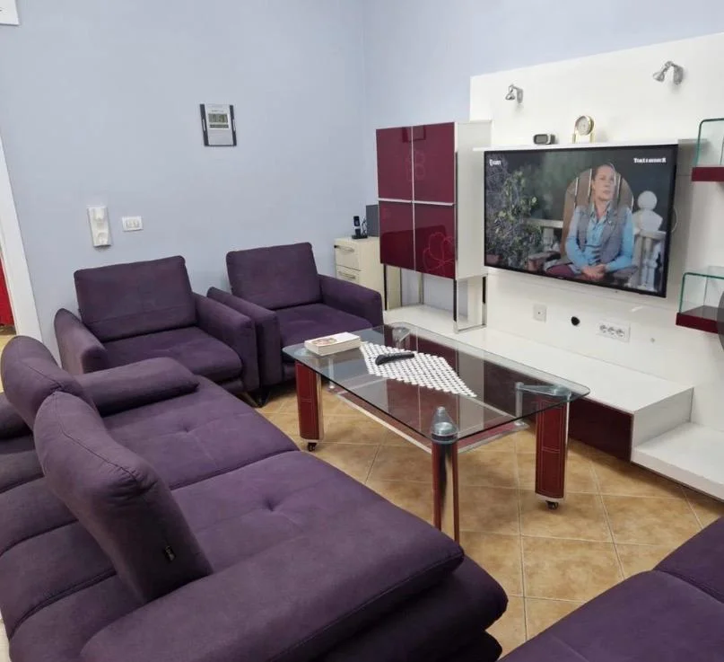 Tirane, jepet me qera 3+1+Ballkon Kati 4, 116 m² 800 € 