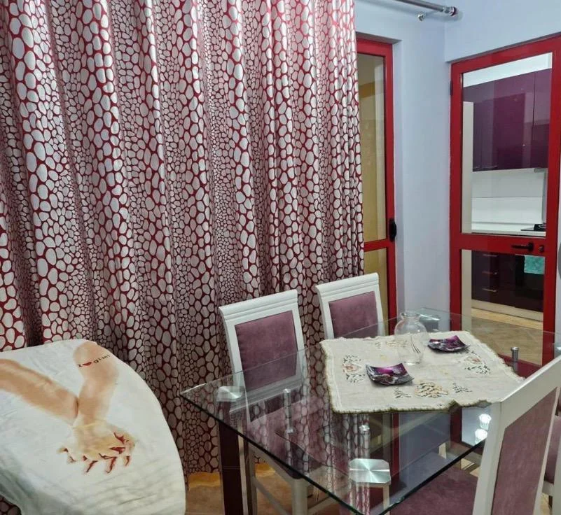 Tirane, jepet me qera 3+1+Ballkon Kati 4, 116 m² 800 € 