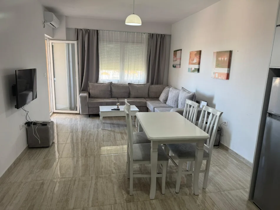 Tirane, jepet me qera apartament 1+1+Ballkon Kati 5, 68 m² 370 € 