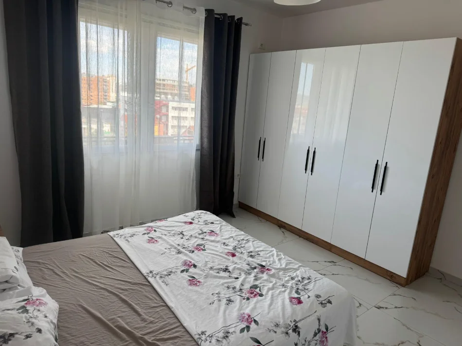 Tirane, jepet me qera apartament 1+1+Ballkon Kati 5, 68 m² 370 € 