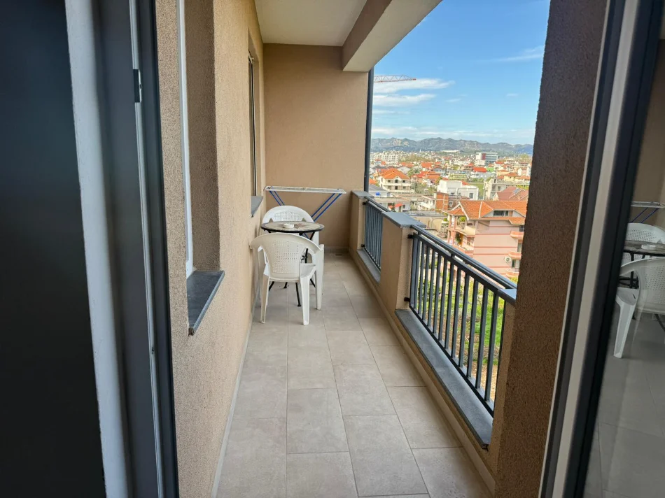 Tirane, jepet me qera apartament 1+1+Ballkon Kati 5, 68 m² 370 € 