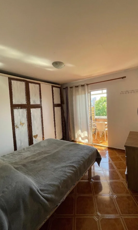 Tirane, jepet me qera apartament 2+1+Ballkon Kati 5, 87 m² 600 € 