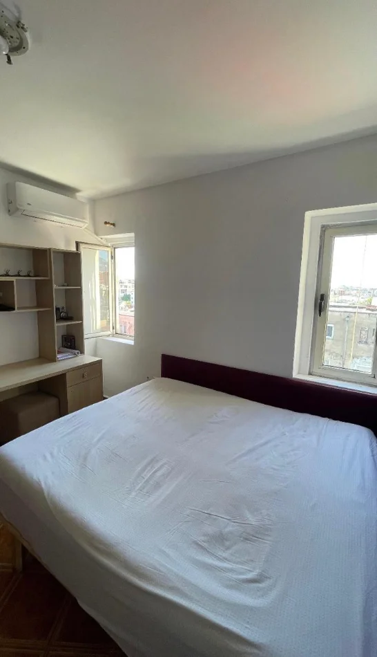 Tirane, jepet me qera apartament 2+1+Ballkon Kati 5, 87 m² 600 € 