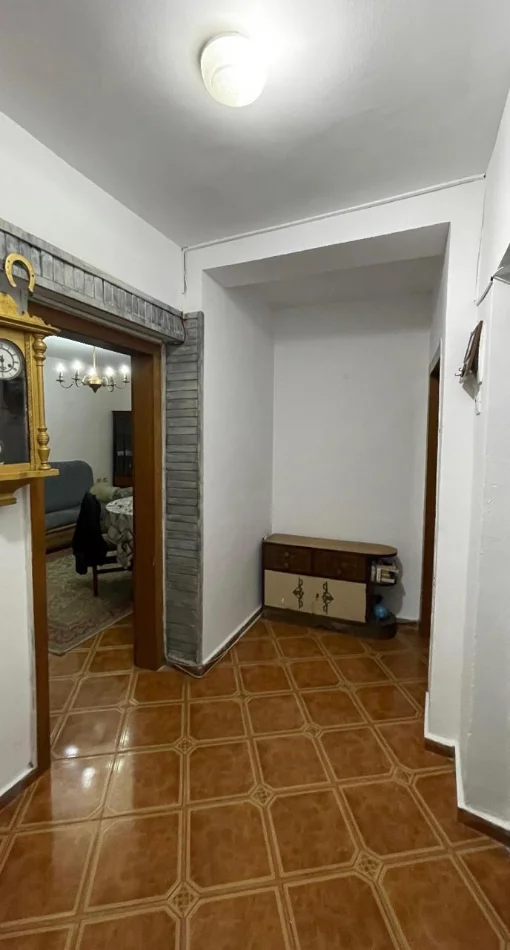 Tirane, jepet me qera apartament 2+1+Ballkon Kati 5, 87 m² 600 € 
