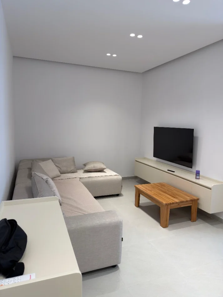 Tirane, jepet me qera apartament 1+1+Ballkon Kati 3, 65 m² 400 € 