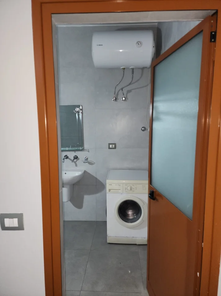 Tirane, jepet me qera apartament 1+1+Aneks+Ballkon Kati 2, 90 m² 450 € 