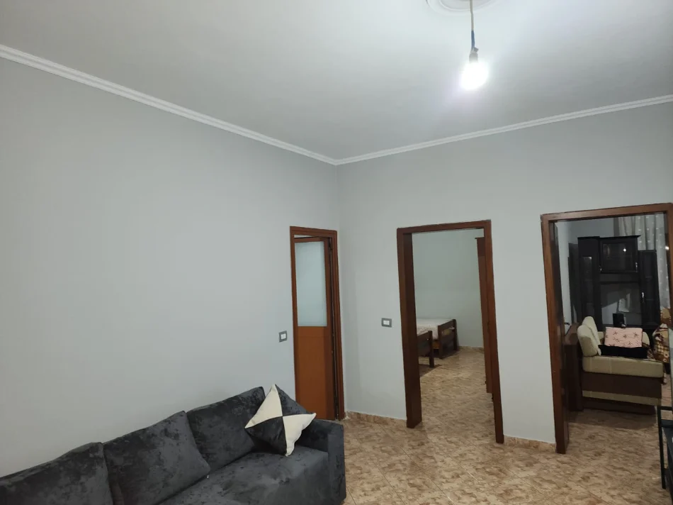Tirane, jepet me qera apartament 1+1+Aneks+Ballkon Kati 2, 90 m² 450 € 