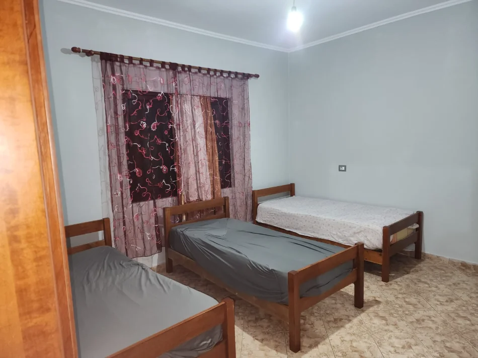 Tirane, jepet me qera apartament 1+1+Aneks+Ballkon Kati 2, 90 m² 450 € 