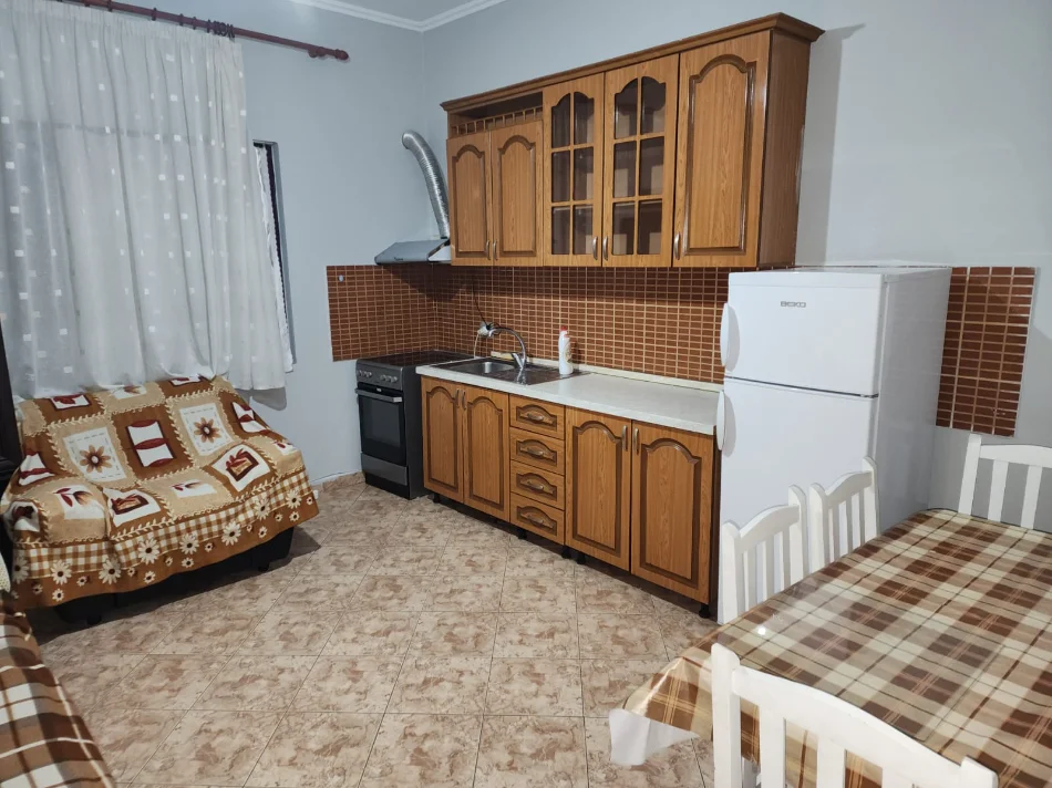 Tirane, jepet me qera apartament 1+1+Aneks+Ballkon Kati 2, 90 m² 450 € 
