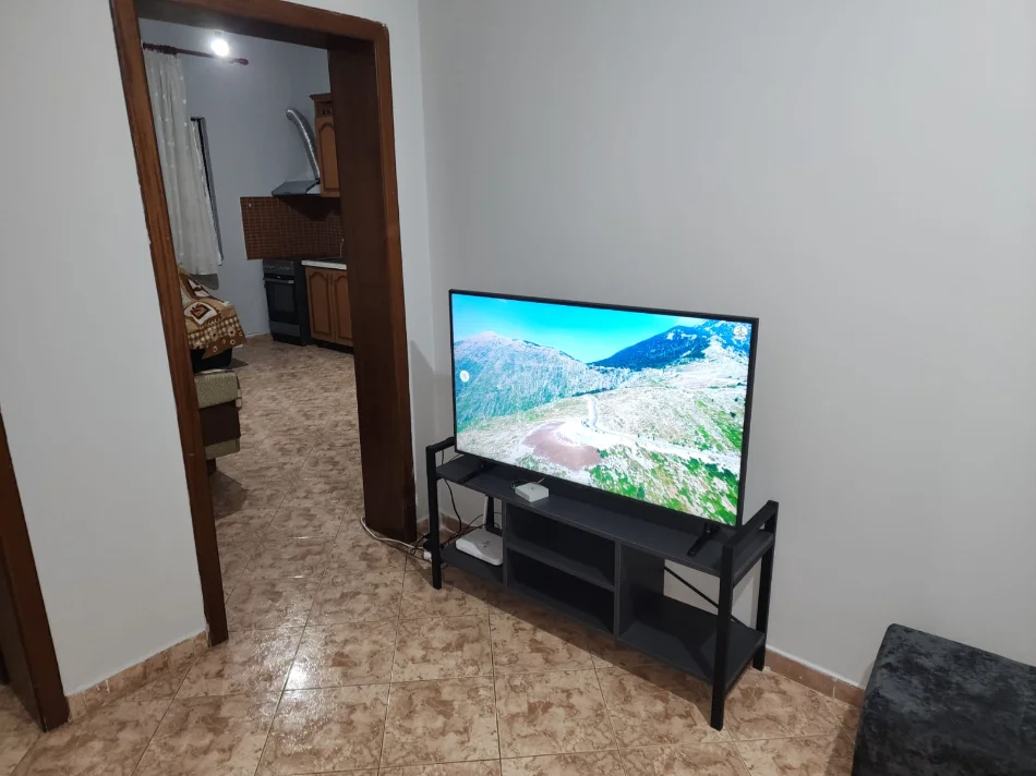 Tirane, jepet me qera apartament 1+1+Aneks+Ballkon Kati 2, 90 m² 450 € 