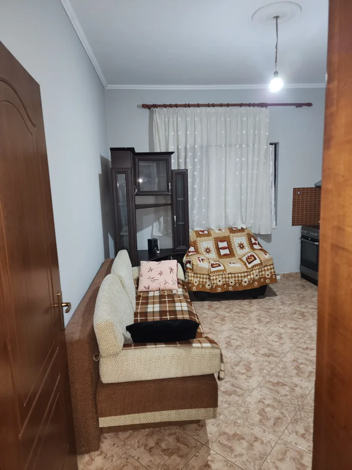 Tirane, jepet me qera apartament 1+1+Aneks+Ballkon Kati 2, 90 m² 450 € 