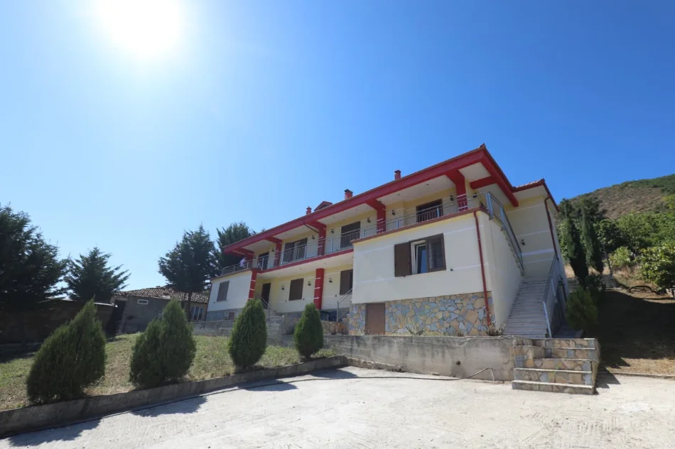 Pogradec, shitet Vile 2 Katshe Kati 2, 405 m² 260.000 € (Pogradec)