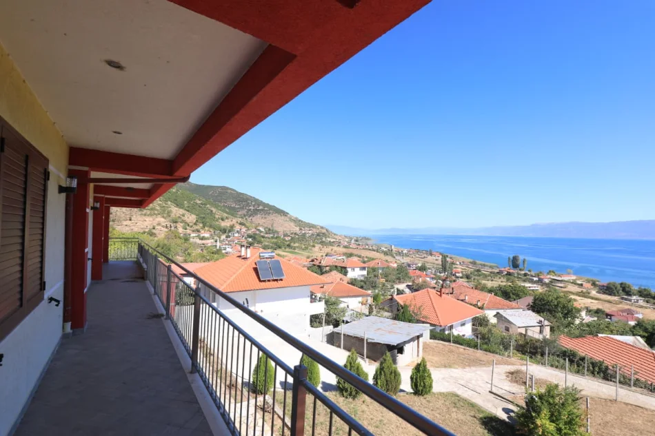 Pogradec, shitet Vile 2 Katshe Kati 2, 405 m² 260.000 € (Pogradec)