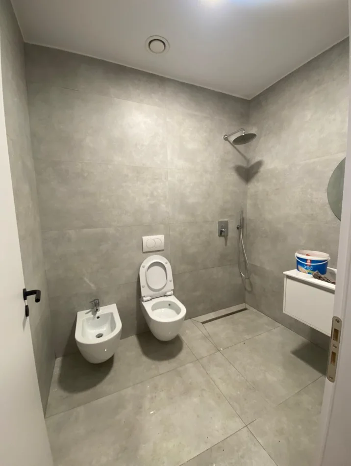 Tirane, jepet me qera zyre Kati 20, 150 m² 2.500 € (DownTown One)