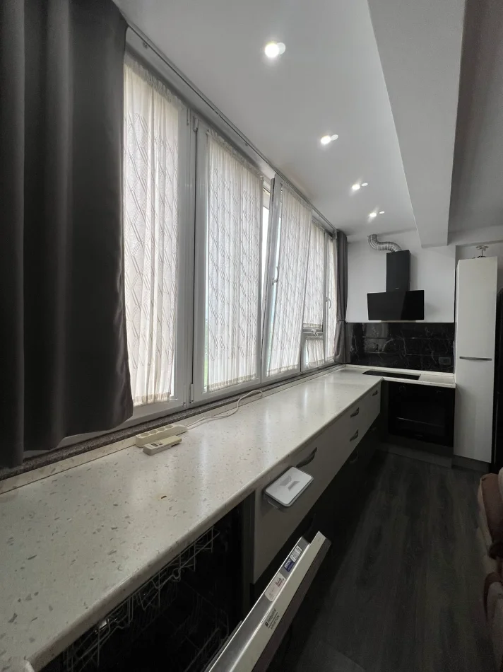 Tirane, shes apartament 2+1+Ballkon Kati 6, 90 m² 189.000 € (Ish-Fusha e Aviacionit)
