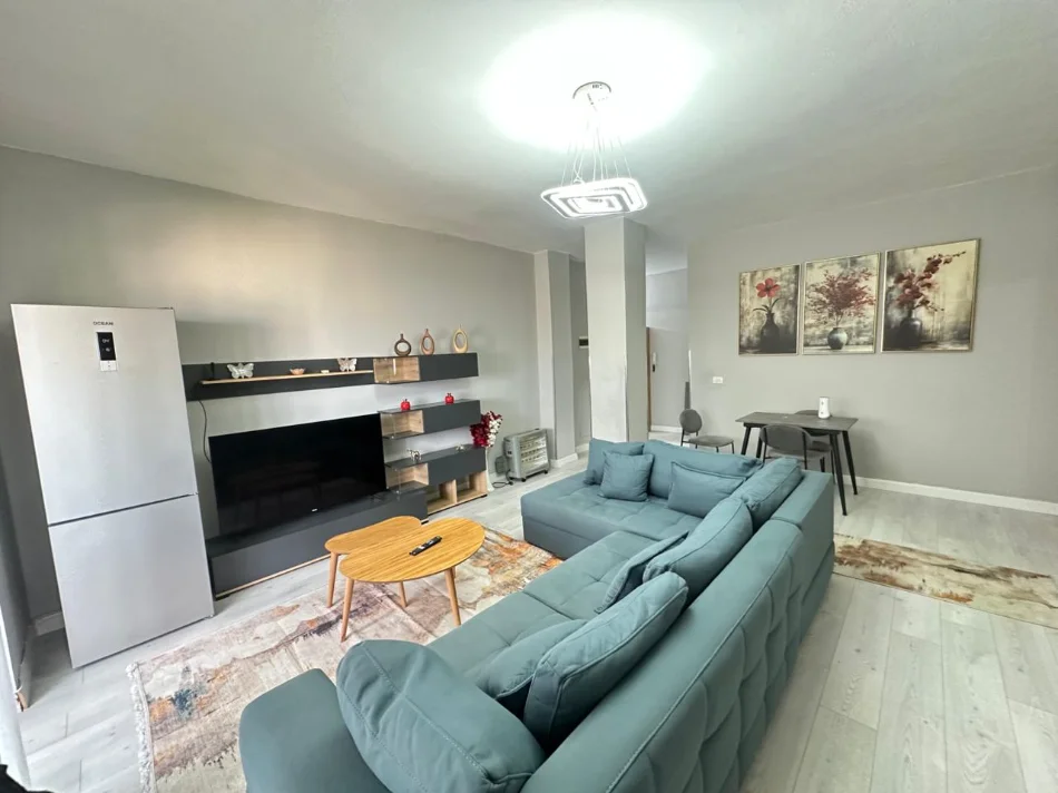 Tirane, jepet me qera apartament 2+1 Kati 8, 80 m² 600 € (Materniteti i ri)