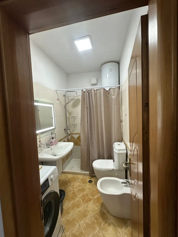 Tirane, jepet me qera apartament 2+1 Kati 8, 80 m² 600 € (Materniteti i ri)