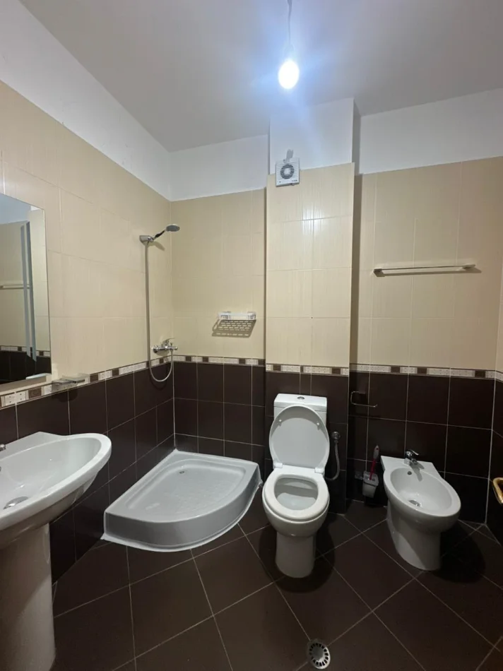 Tirane, shitet apartament 2+1 Kati 2, 107 m² 153.000 € (Fresku)