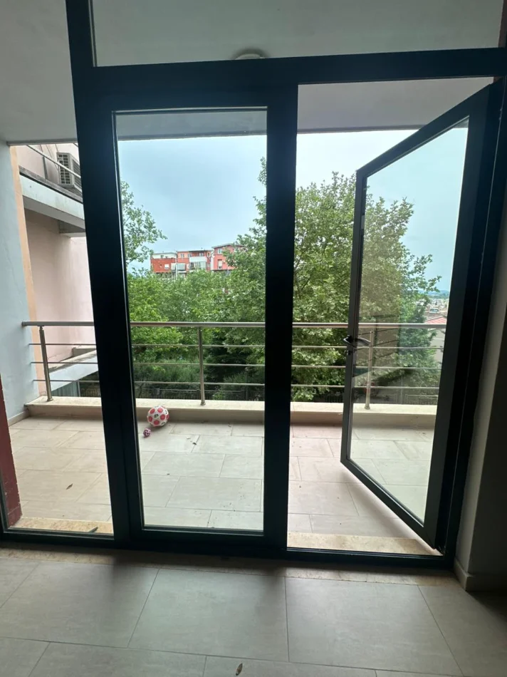 Tirane, shitet apartament 2+1 Kati 2, 107 m² 153.000 € (Fresku)