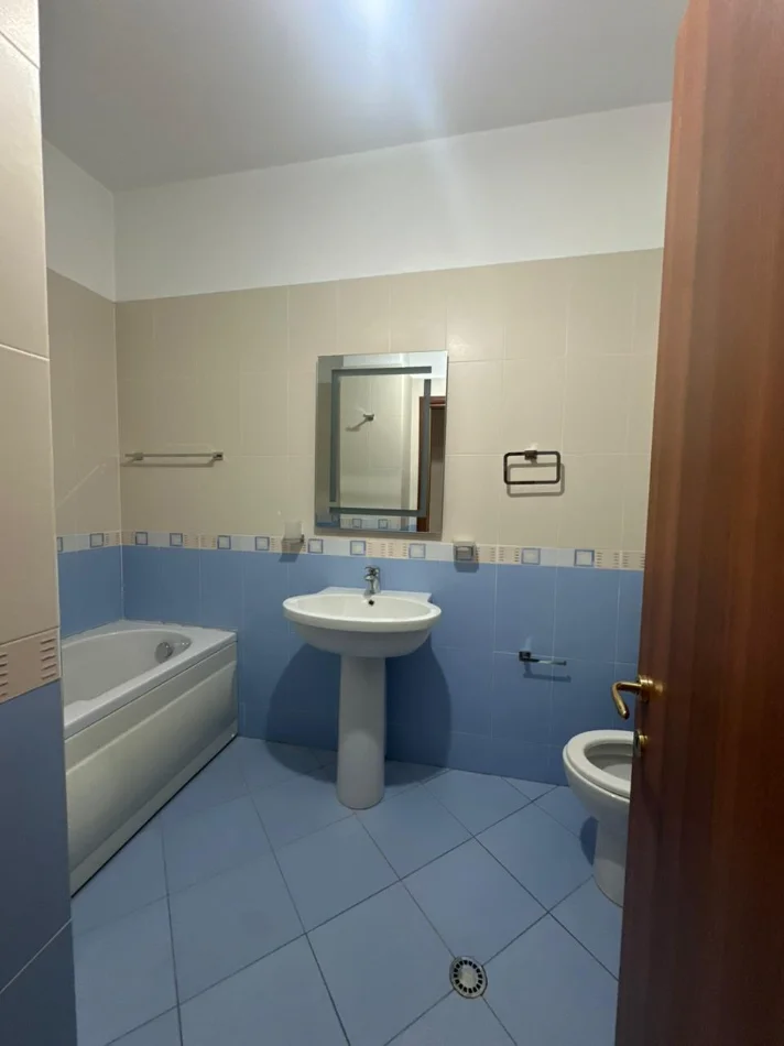 Tirane, shitet apartament 2+1 Kati 2, 107 m² 153.000 € (Fresku)