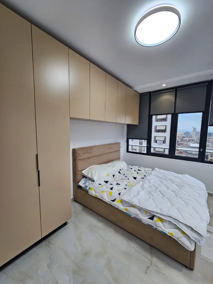 Tirane, jepet me qera apartament 1+1 Kati 8, (5 MAJI)