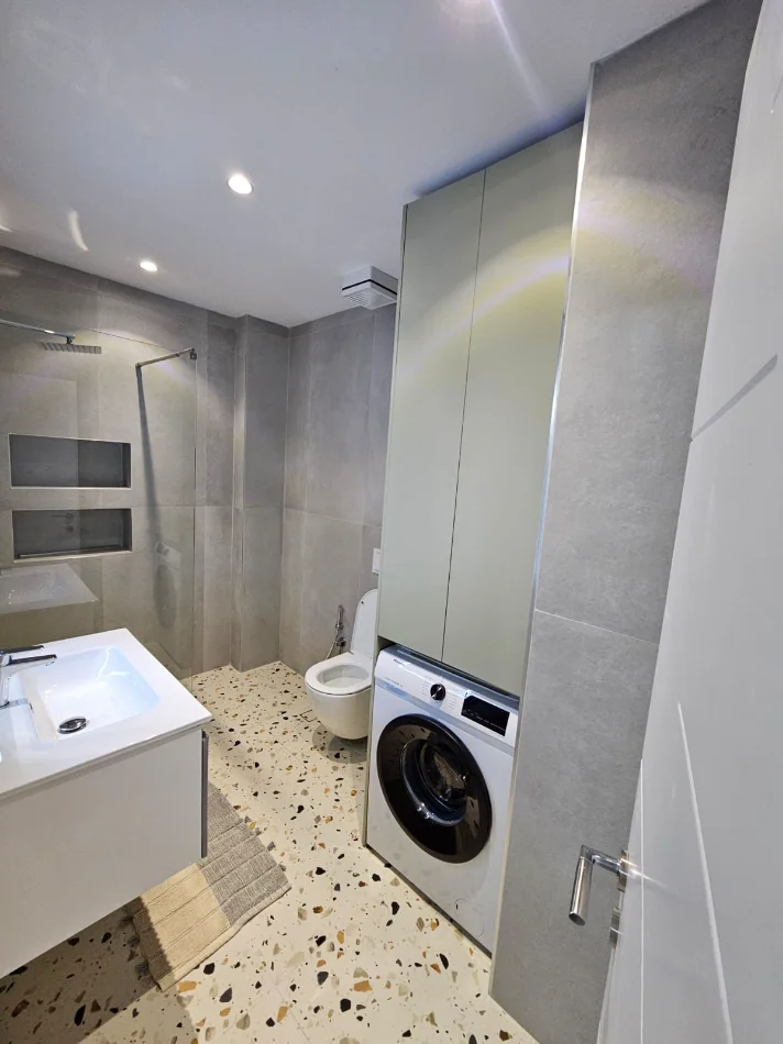 Tirane, jepet me qera apartament 1+1 Kati 8, (5 MAJI)