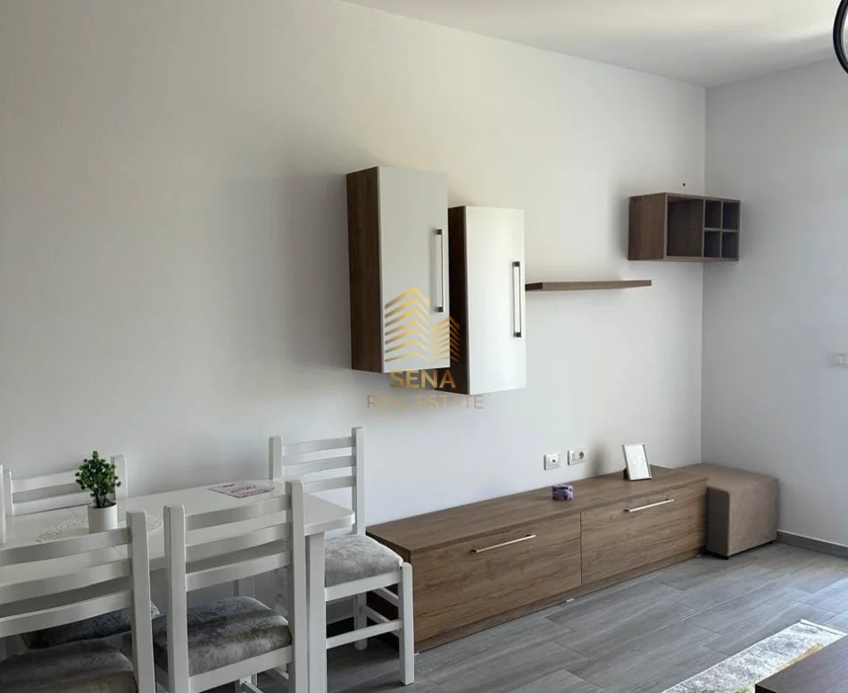 Tirane, jepet me qera apartament 1+1+Ballkon Kati 1, 78 m² 400 € (Rruga 5 Maji)