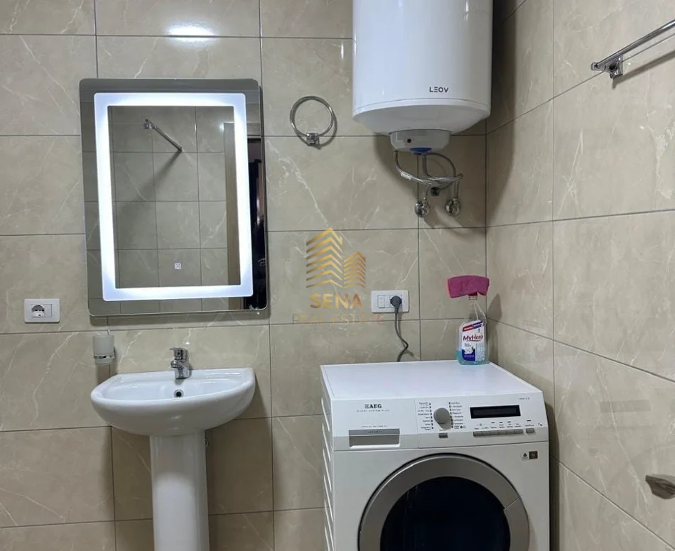 Tirane, jepet me qera apartament 1+1+Ballkon Kati 1, 78 m² 400 € (Rruga 5 Maji)
