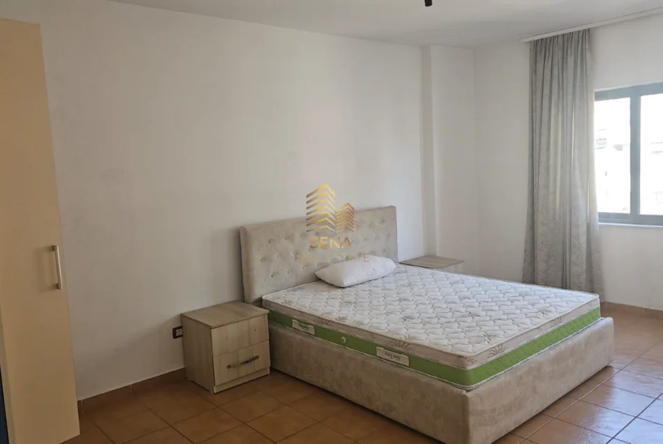Tirane, jepet me qera apartament 2+1+Ballkon Kati 8, 80 m² 550 € (21 Dhjetori)