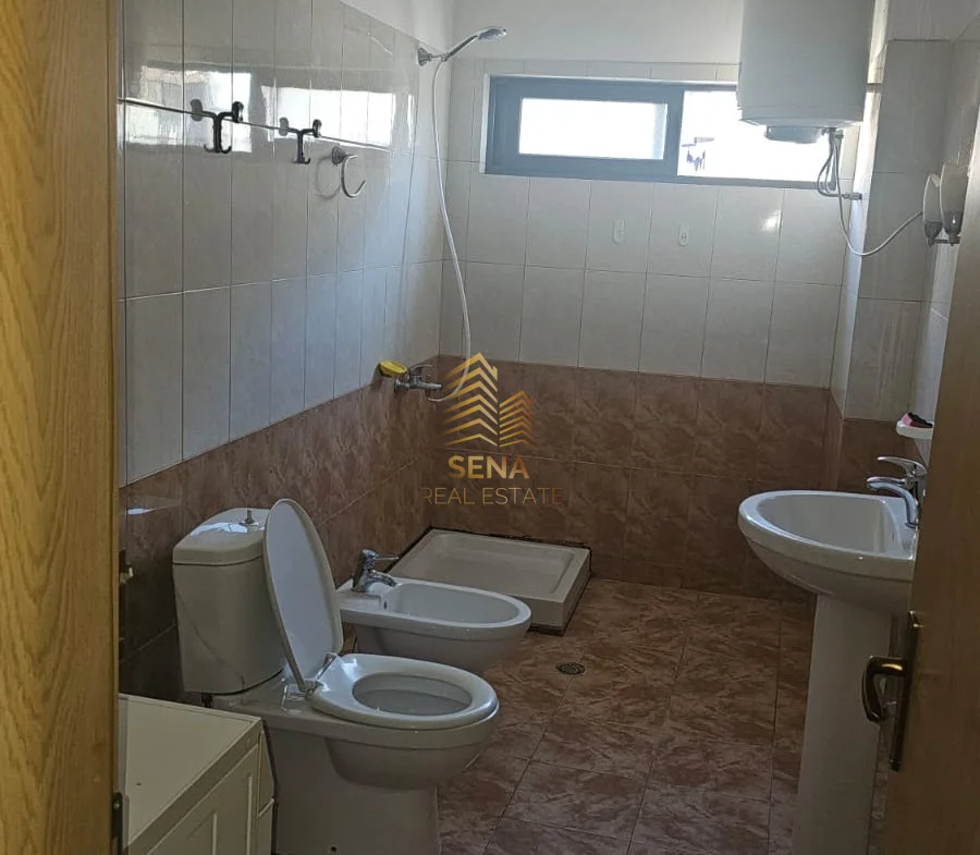 Tirane, jepet me qera apartament 2+1+Ballkon Kati 8, 80 m² 550 € (21 Dhjetori)