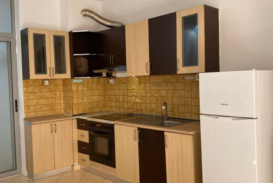 Tirane, jepet me qera apartament 1+1+Ballkon Kati 2, 65 m² 350 € (Yzberisht)