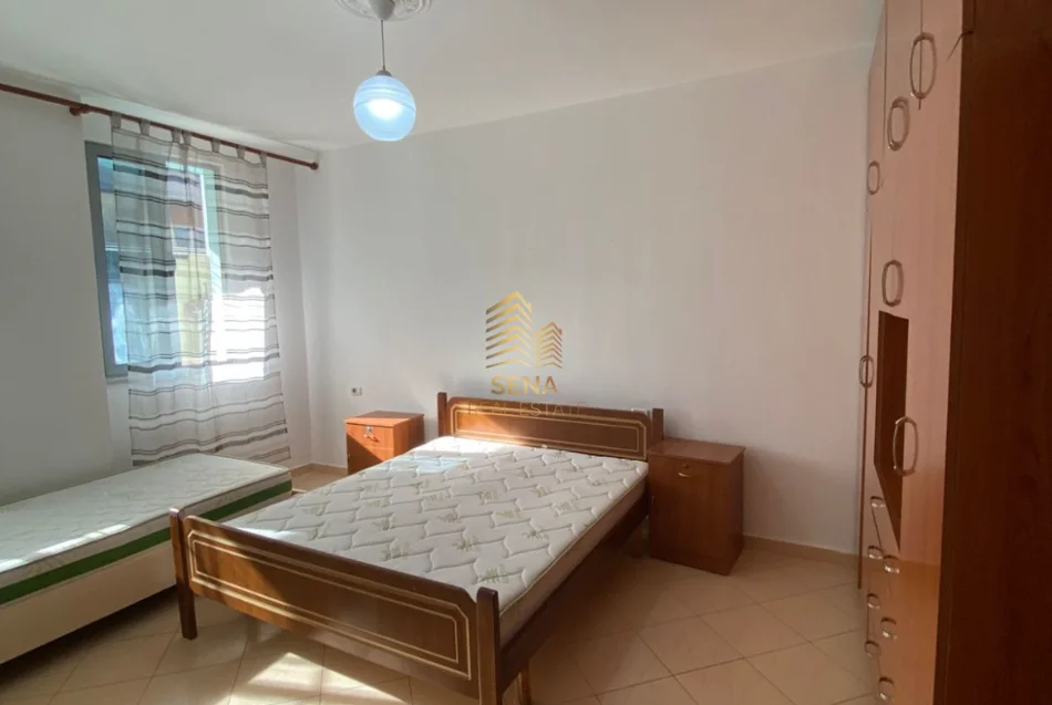 Tirane, jepet me qera apartament 1+1+Ballkon Kati 2, 65 m² 350 € (Yzberisht)