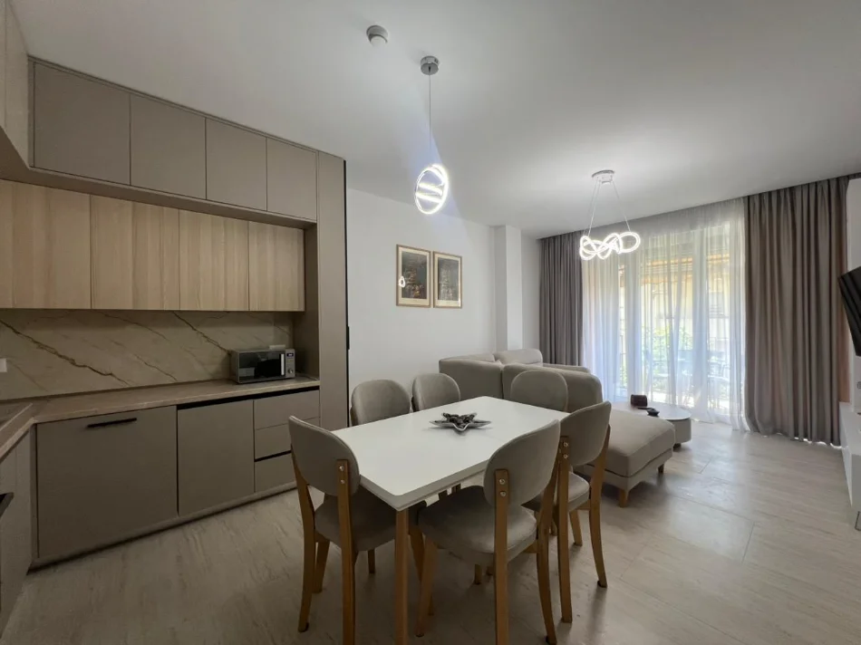 Tirane, jepet me qera apartament 3+1+Ballkon Kati 2, 160 m² 1.450 € (Liqeni i Thatë)