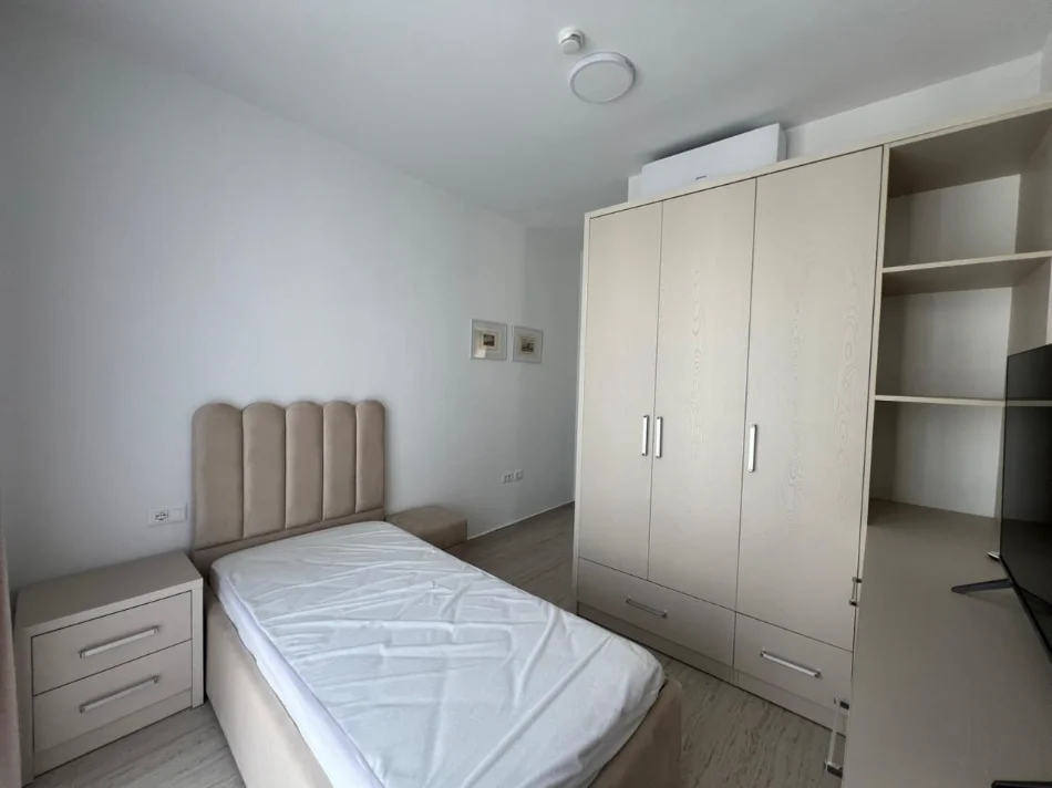 Tirane, jepet me qera apartament 3+1+Ballkon Kati 2, 160 m² 1.450 € (Liqeni i Thatë)