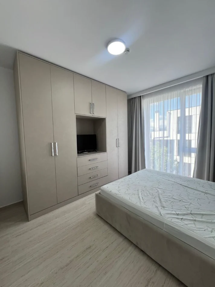 Tirane, jepet me qera apartament 3+1+Ballkon Kati 2, 160 m² 1.450 € (Liqeni i Thatë)