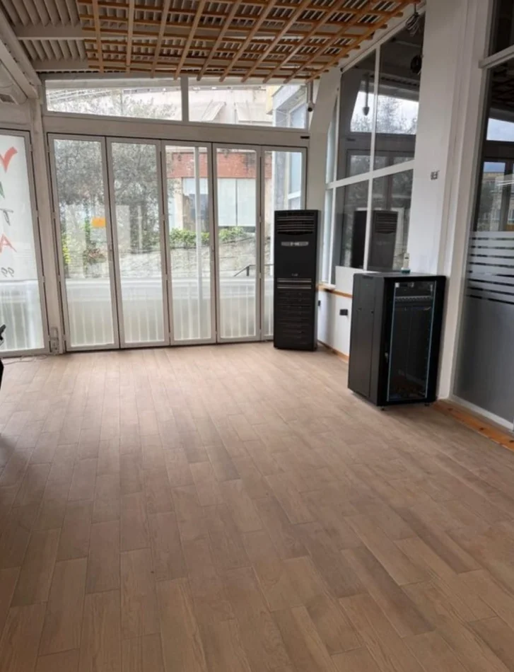 Tirane, jepet me qera zyre Kati 0, 230 m² 1.200 € (Kodra e Diellit 1)