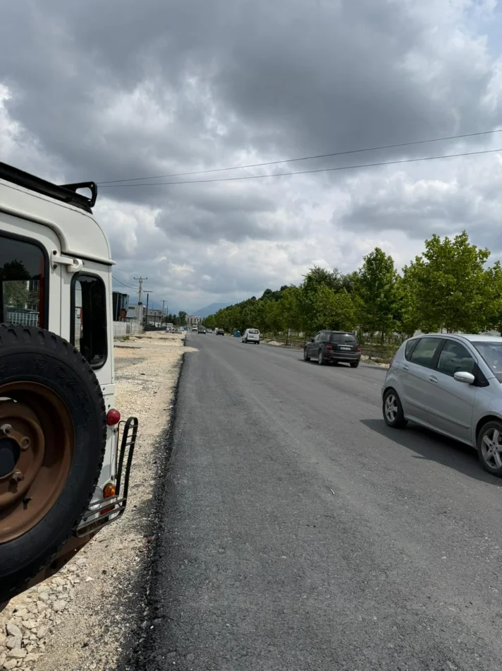 Tirane, jepet me qera magazine Kati 0, 250 m² 3.000 € (Rruga Vaqarr)