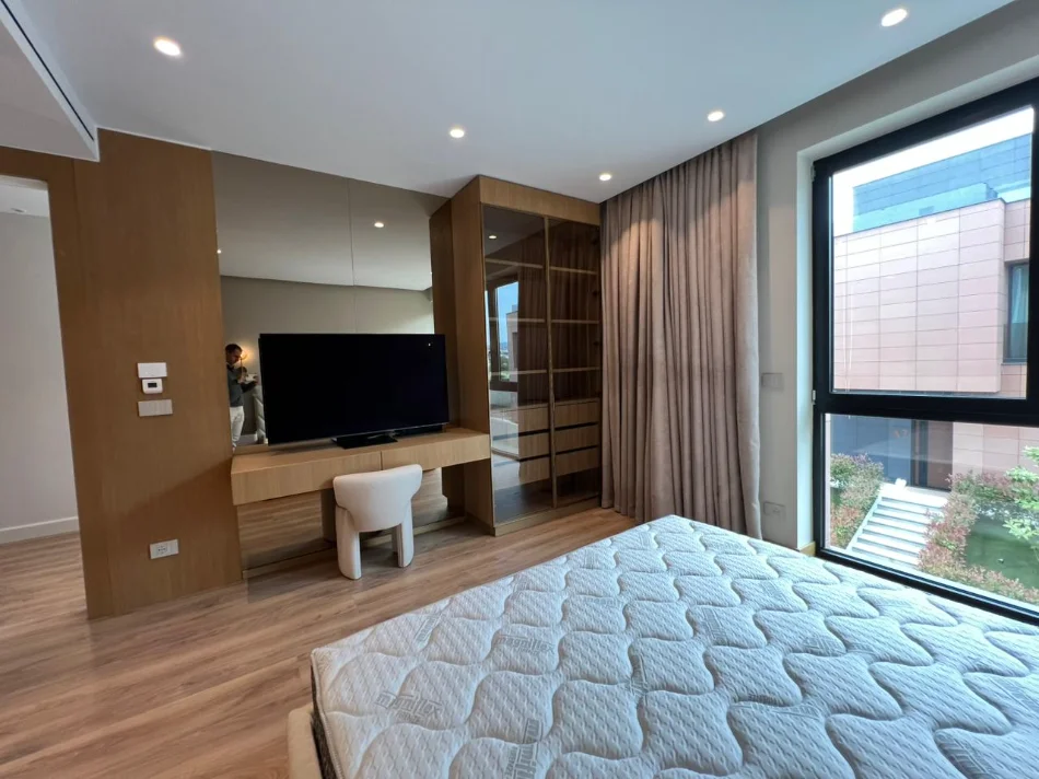 Tirane, jepet me qera Vile , 360 m² 5.000 € (TEG – Tirana East Gate)