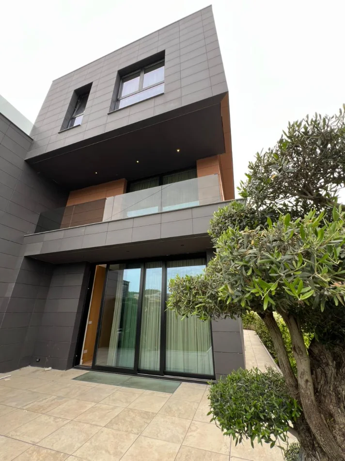 Tirane, jepet me qera Vile , 360 m² 5.000 € (TEG – Tirana East Gate)