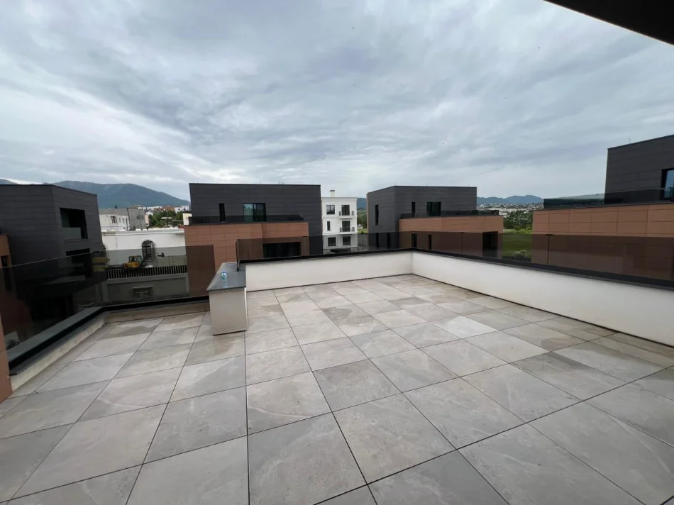 Tirane, jepet me qera Vile , 360 m² 5.000 € (TEG – Tirana East Gate)