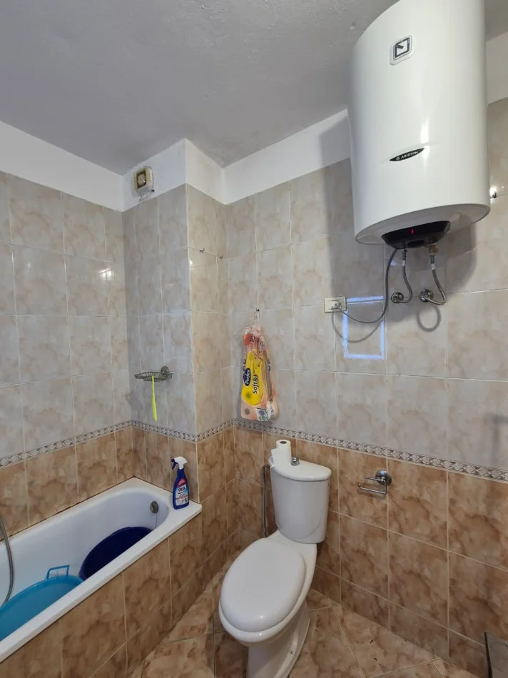 Tirane, jepet me qera apartament 2+1+Ballkon Kati 2, 104 m² 600 € (Komuna Parisit)