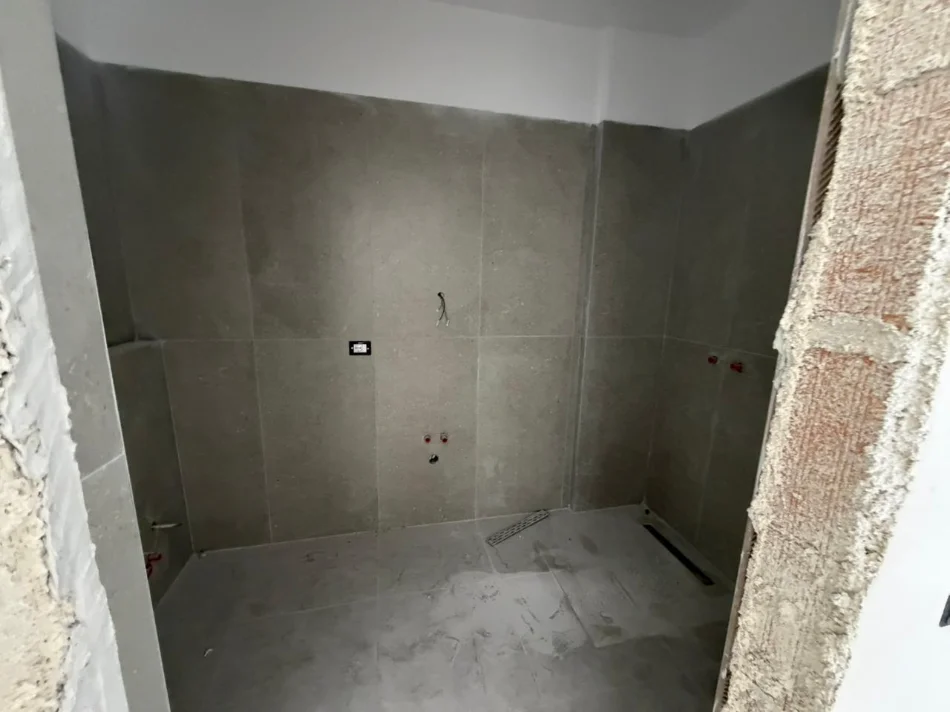 Tirane, shitet apartament 1+1 Kati 5, 57 m² 80.000 € (univers city)