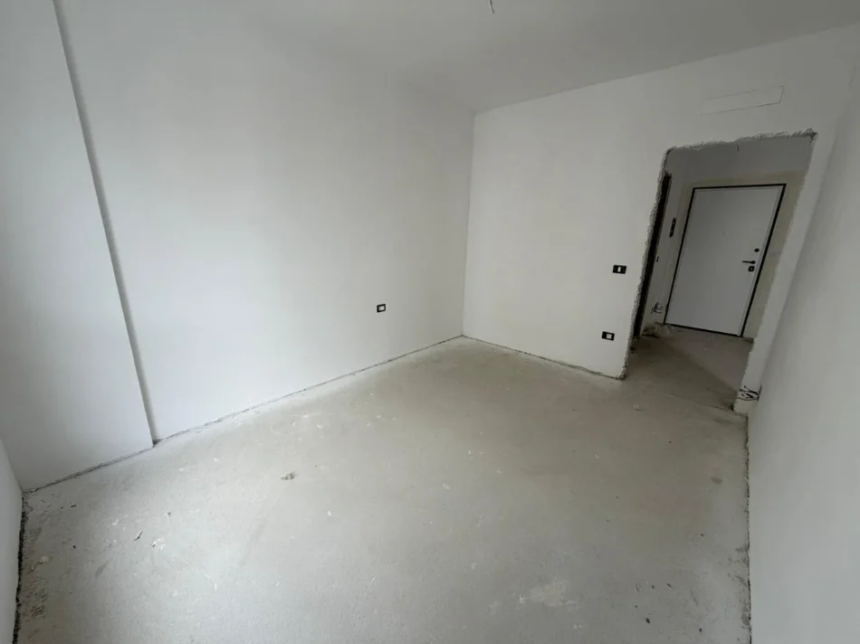 Tirane, shitet apartament 1+1 Kati 5, 57 m² 80.000 € (univers city)
