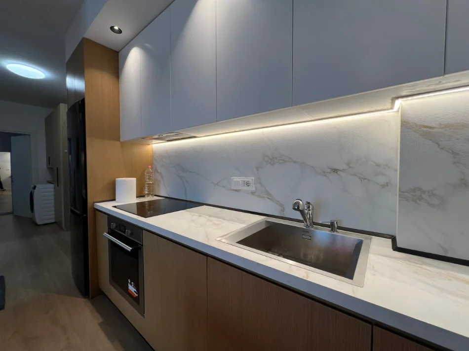 Tirane, shitet apartament 2+1 Kati 8, 167.000 € (Ish Fusha e Aviacionit)