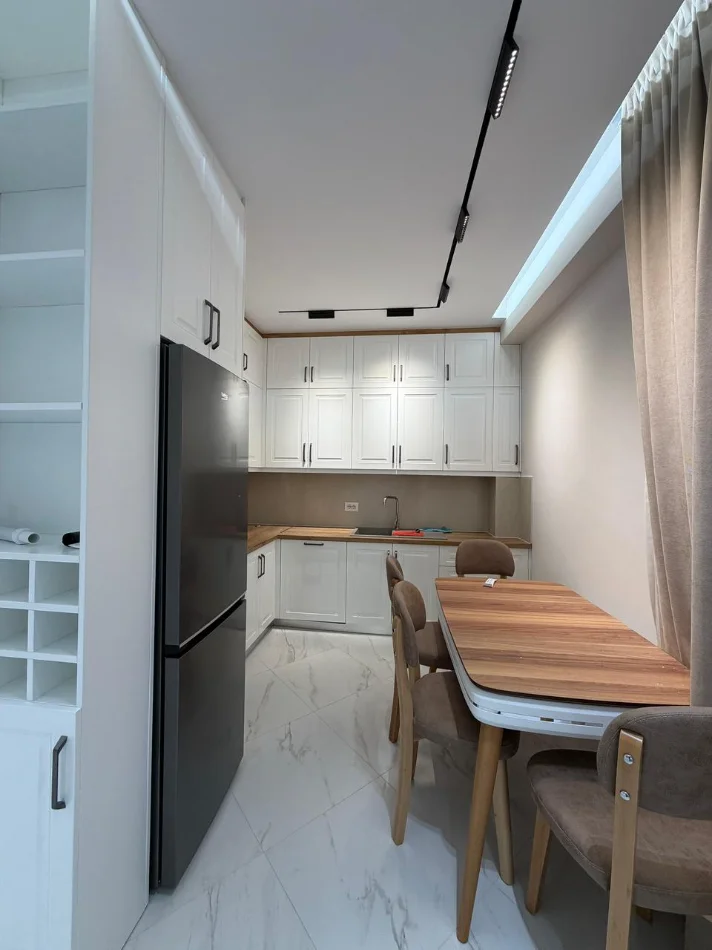 Tirane, jepet me qera apartament 2+1 , 107 m² (RRUGA E KAVAJES)