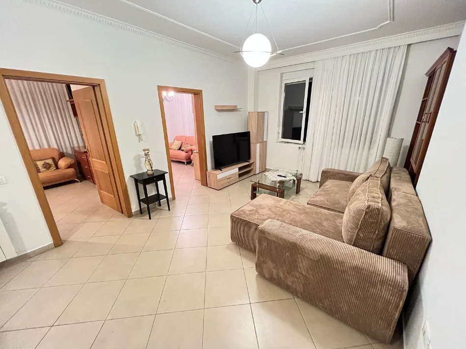 Tirane, jepet me qera apartament 2+1 , 100 m² (RRUGA E KAVAJES)