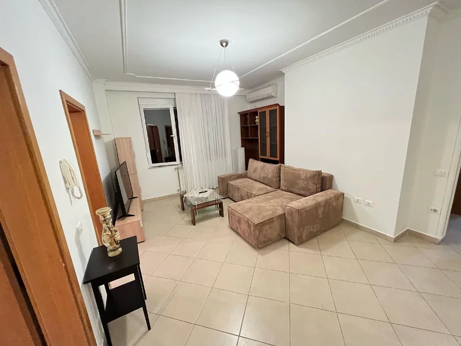 Tirane, jepet me qera apartament 2+1 , 100 m² (RRUGA E KAVAJES)
