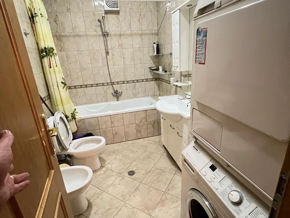 Tirane, jepet me qera apartament 2+1 , 100 m² (RRUGA E KAVAJES)